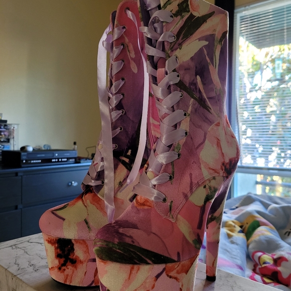 BRAND NEW Club Hella Heels - Groovy Chic Boot - Size US 9 - Picture 2 of 7